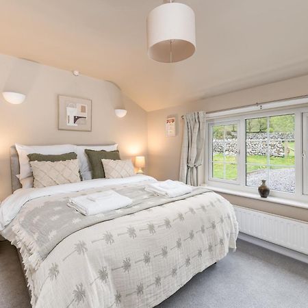 Central Malham Wellbeing Escape Hot Tub & Studio Bagian luar foto