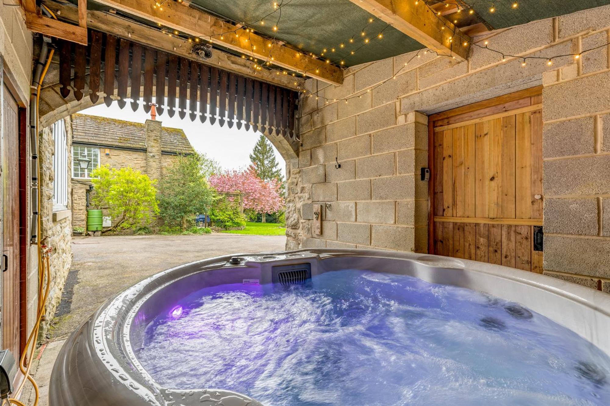 Central Malham Wellbeing Escape Hot Tub & Studio Bagian luar foto