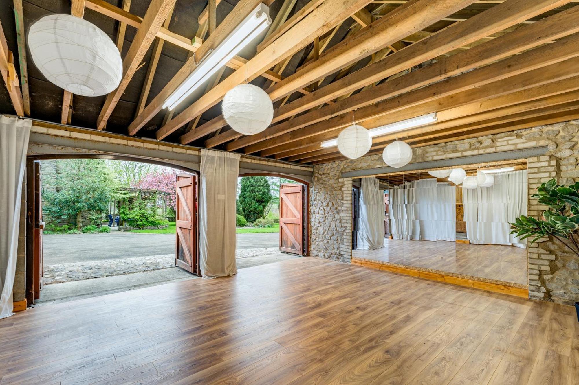 Central Malham Wellbeing Escape Hot Tub & Studio Bagian luar foto
