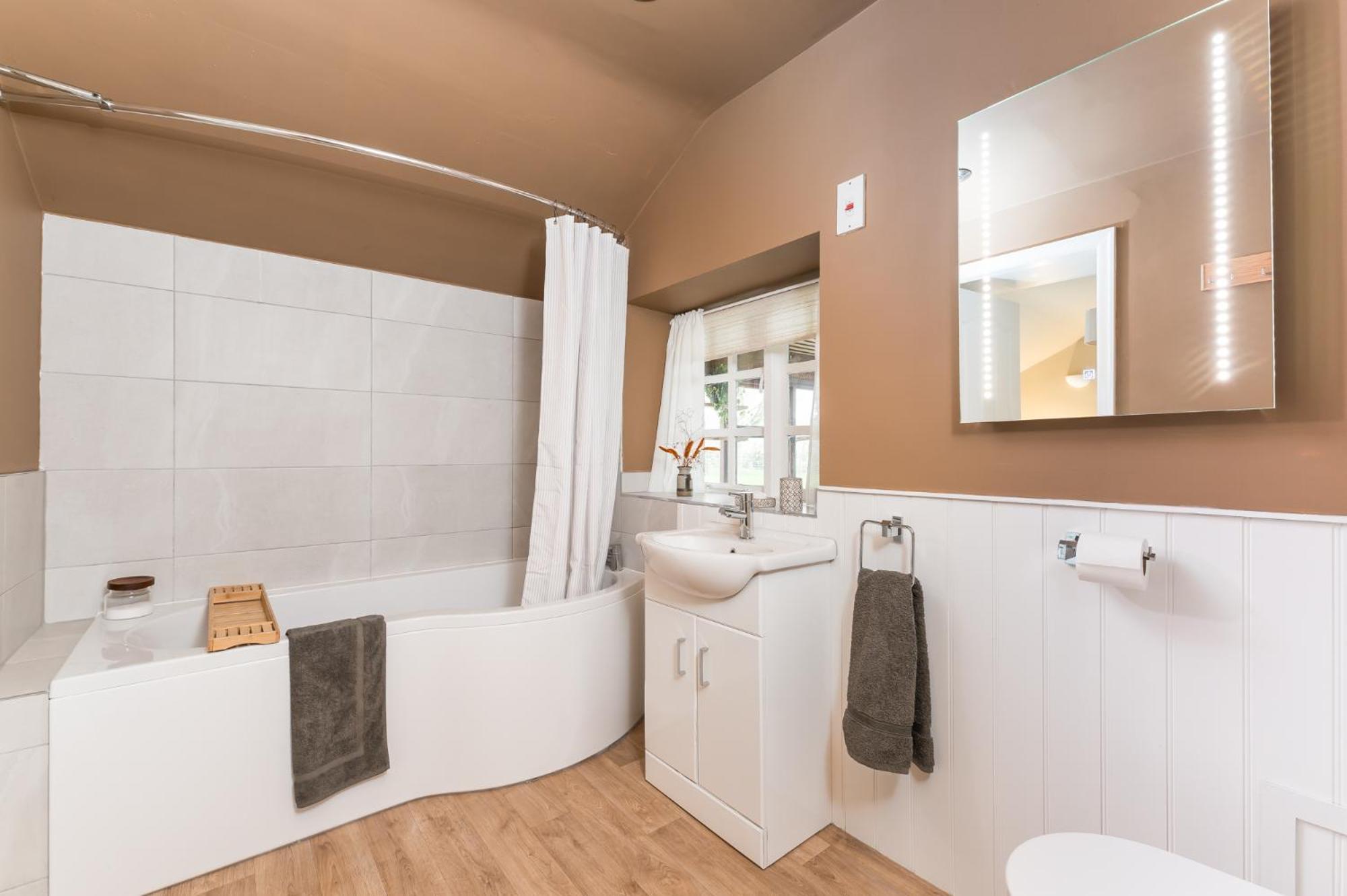 Central Malham Wellbeing Escape Hot Tub & Studio Bagian luar foto