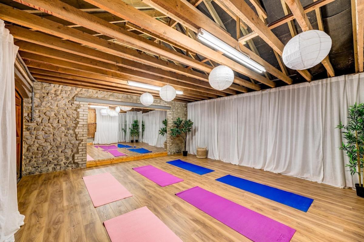 Central Malham Wellbeing Escape Hot Tub & Studio Bagian luar foto