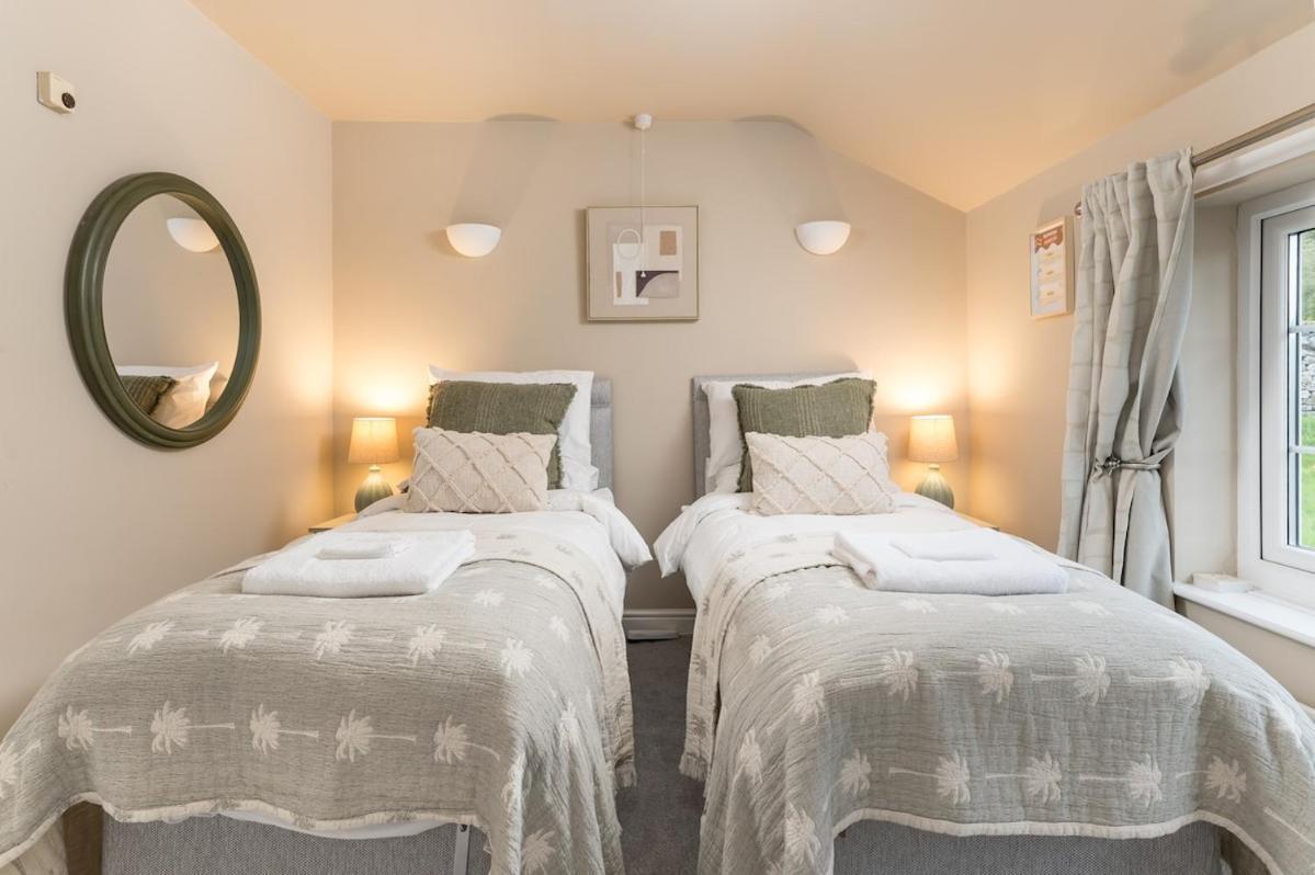 Central Malham Wellbeing Escape Hot Tub & Studio Bagian luar foto