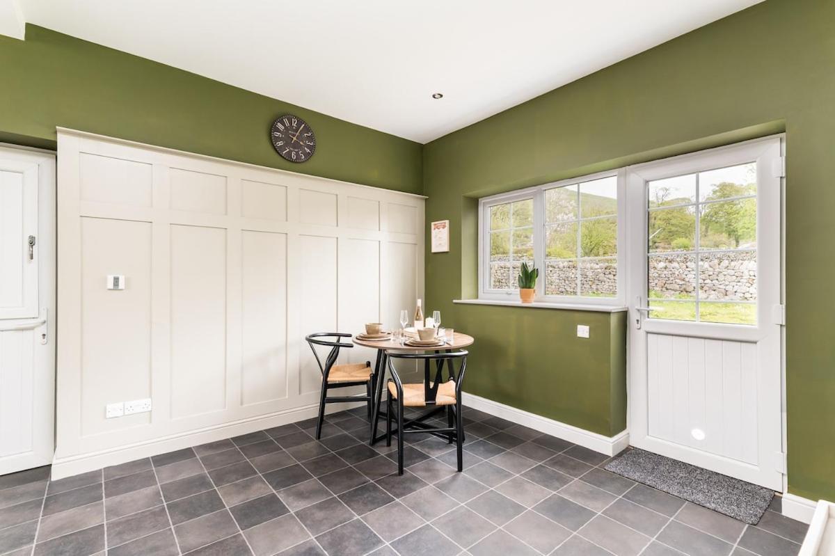 Central Malham Wellbeing Escape Hot Tub & Studio Bagian luar foto