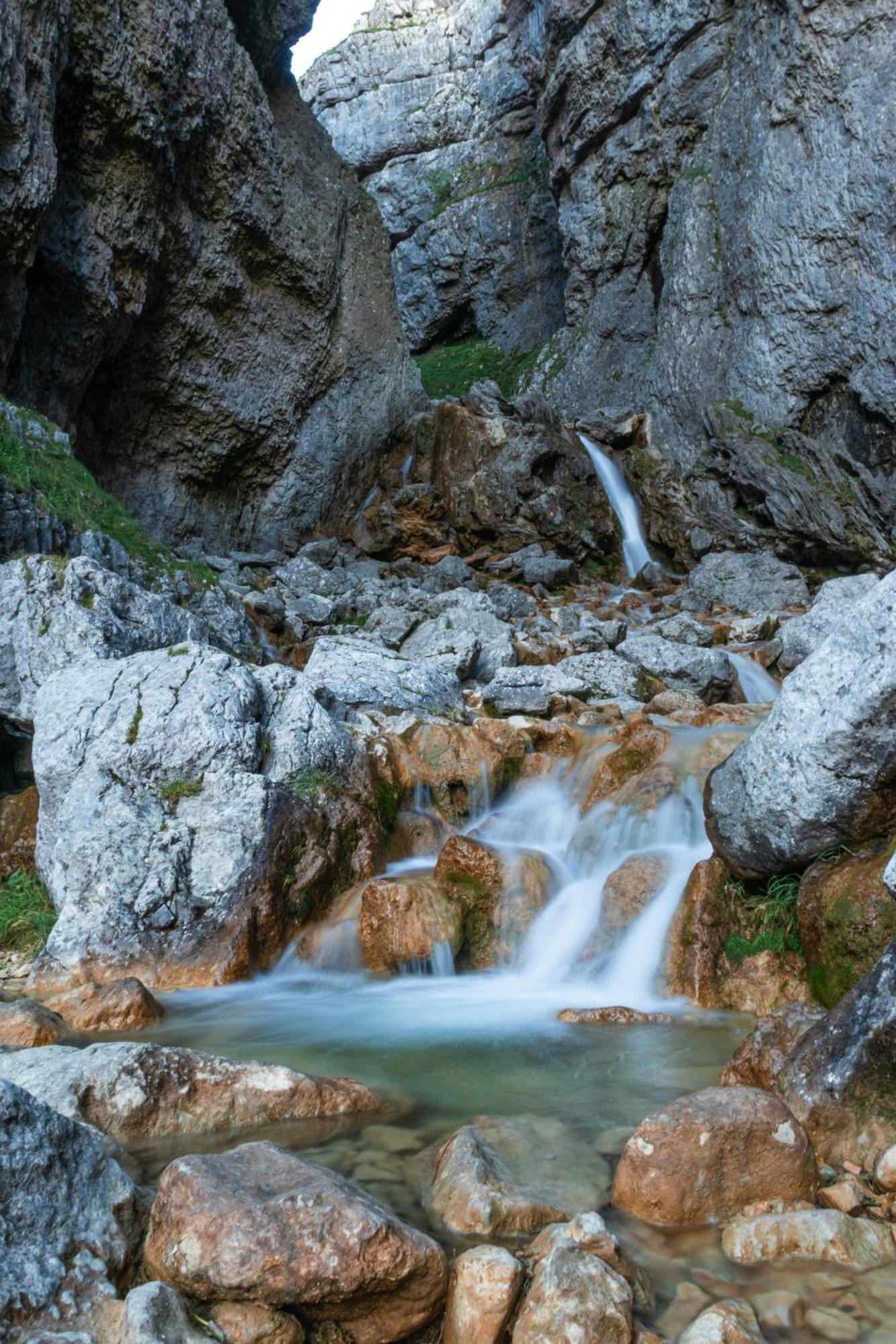 Central Malham Wellbeing Escape Hot Tub & Studio Bagian luar foto